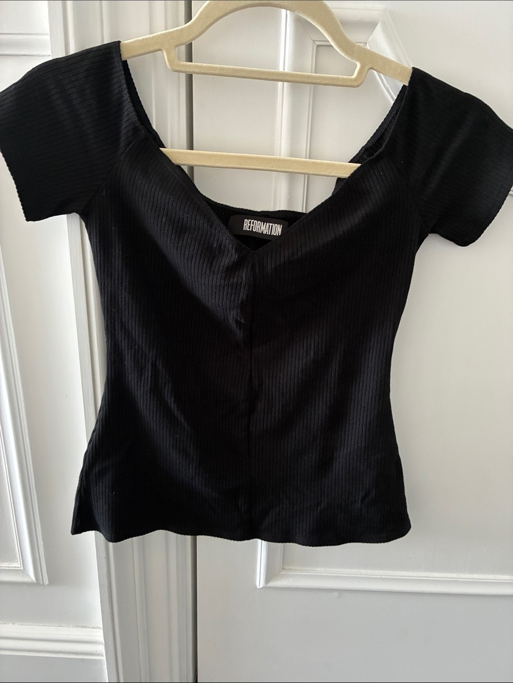 Reformation Black Ribbed Scoop-Neck Off The Shoulders Short Sleeve Top